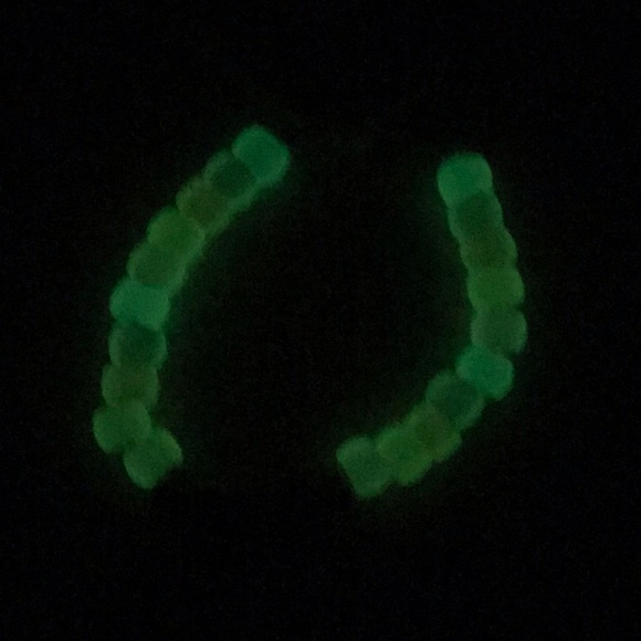 Glow In The Dark Alien Bracelet - Picture 4 of 4